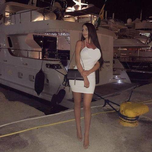 90网红为了整胸,揭秘网红身材养成记