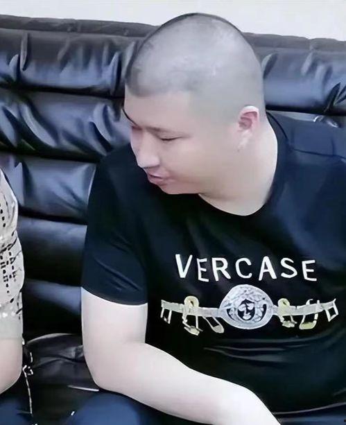 男网红直播旅游